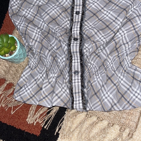 Short Sleeve, button down, plaid, collard, elastic ruffle 4 inches from bottom - Picture 4 of 9